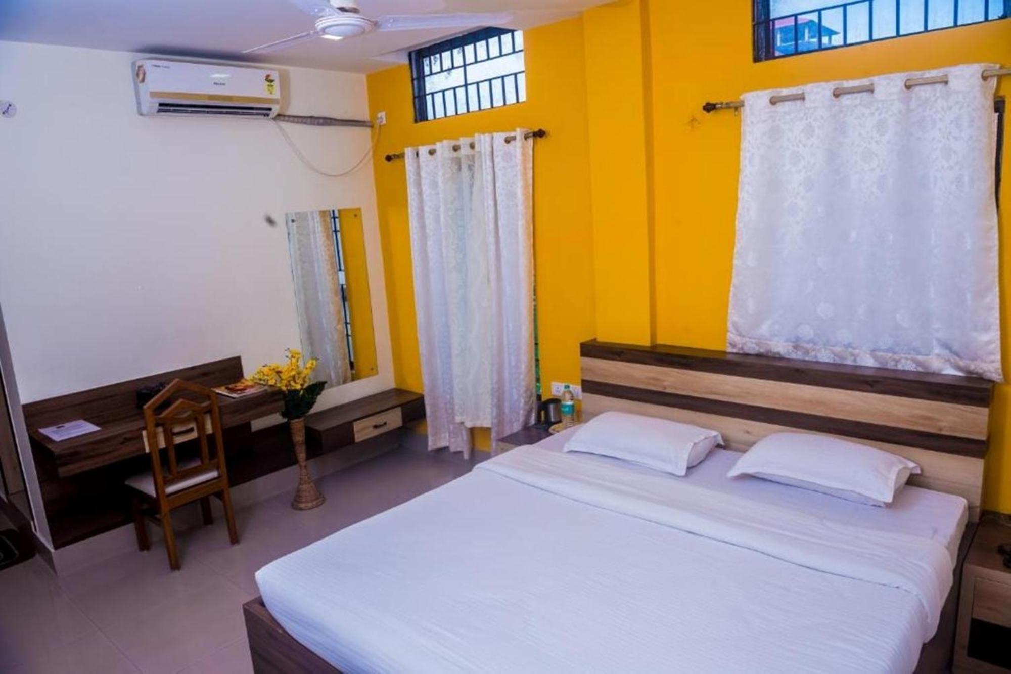 Hotel Aatreyee Дибругарх Экстерьер фото